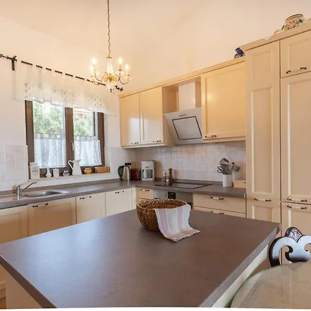 Prázdninový dům House Ruzmarin *