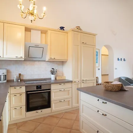 House Ruzmarin * Kaštelir