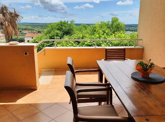 House Ruzmarin 펜션 Kaštelir